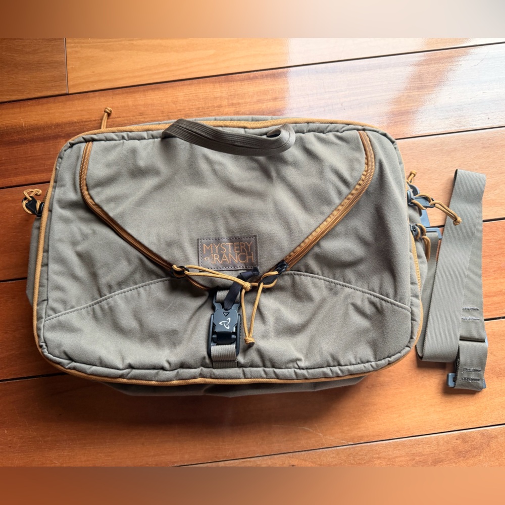 MYSTERY RANCH Wood Waxed Messenger Bag